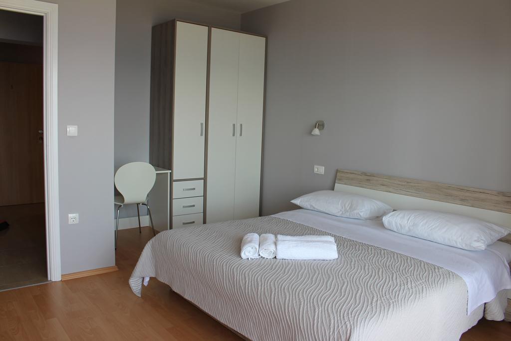 Beachside Apartments Znjan Split Room photo